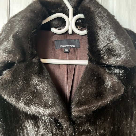 Faux fur coat - Picture 2 of 5